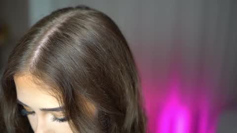 Lili online show from November 19, 2025, 4:18 pm