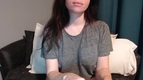 TinyyTina online show from December 19, 2024, 12:01 pm