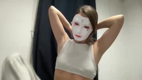 Tinks online show from October 26, 2025, 3:23 am