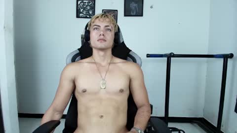 Snapshot of titan_fitness chatting on July 2, 2026, 1:27 am Kevin online show from July 2, 2026, 1:27 am
