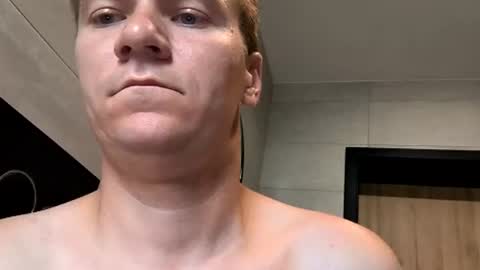 tobiasz950215 online show from June 12, 2026, 4:06 pm
