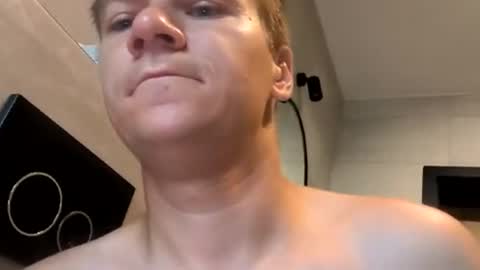 tobiasz950215 online show from June 25, 2026, 3:39 am