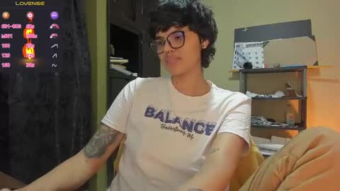 Snapshot of tokyo_uwu chatting on December 23, 2024, 5:39 am sofi 3 online show from December 23, 2024, 5:39 am