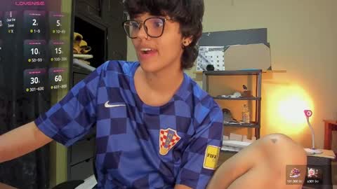 Snapshot of tokyo_uwu chatting on December 26, 2024, 8:28 am sofi 3 online show from December 26, 2024, 8:28 am