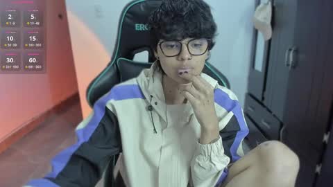 Snapshot of tokyo_uwu chatting on December 29, 2024, 7:50 am sofi 3 online show from December 29, 2024, 7:50 am