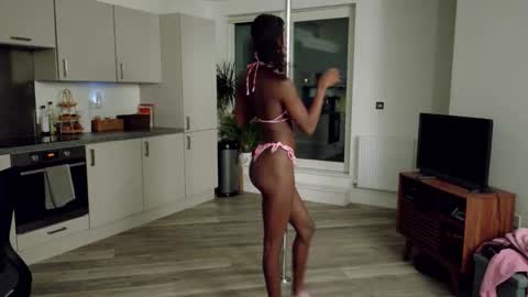 Athena Fantasy online show from November 19, 2025, 10:10 pm