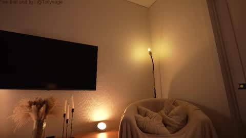 Snapshot of tollysage chatting on December 19, 2025, 5:58 am Sage. TG channel online show from December 19, 2025, 5:58 am