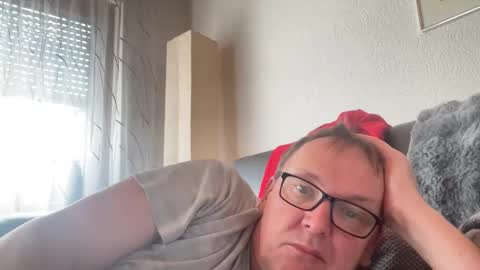 Snapshot of tom6644 chatting on March 7, 2025, 2:34 pm Tom online show from March 7, 2025, 2:34 pm