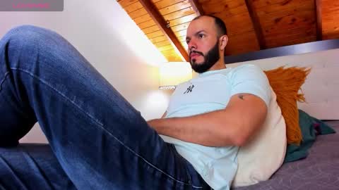   online show from November 4, 2025, 1:21 pm