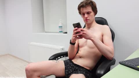 tom online show from November 30, 2025, 2:48 am