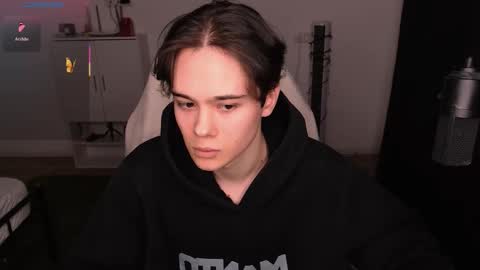 Snapshot of tom_er0s chatting on February 3, 2026, 10:26 pm Tom online show from February 3, 2026, 10:26 pm