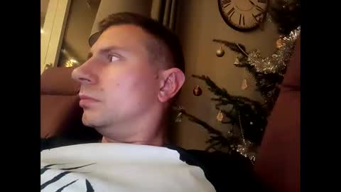 tom_horny84 online show from December 25, 2024, 1:20 am