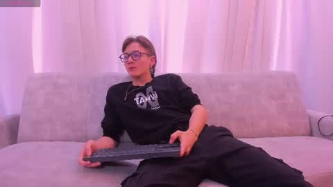 Tom online show from June 30, 2026, 6:20 pm