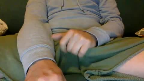 Snapshot of tombi125 chatting on December 1, 2024, 4:40 pm tombi125 online show from December 1, 2024, 4:40 pm