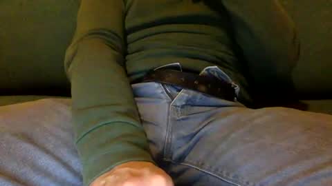 Snapshot of tombi125 chatting on December 9, 2024, 5:52 pm tombi125 online show from December 9, 2024, 5:52 pm