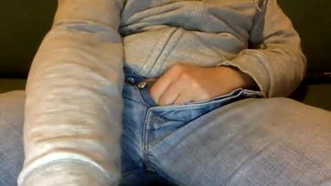 Snapshot of tombi125 chatting on March 12, 2025, 5:49 pm tombi125 online show from March 12, 2025, 5:49 pm