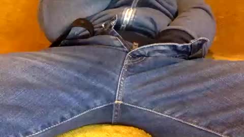 Snapshot of tombi125 chatting on October 9, 2025, 4:38 pm tombi125 online show from October 9, 2025, 4:38 pm