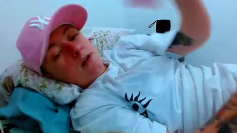 Snapshot of tomboyblue chatting on February 4, 2026, 9:20 pm Blue online show from February 4, 2026, 9:20 pm