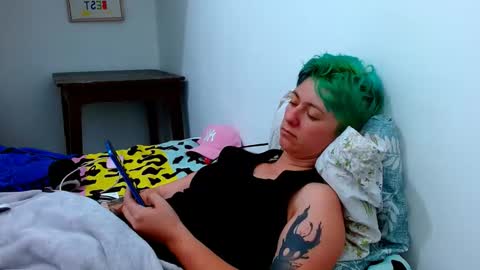 Snapshot of tomboyblue chatting on February 8, 2026, 8:45 pm Blue online show from February 8, 2026, 8:45 pm