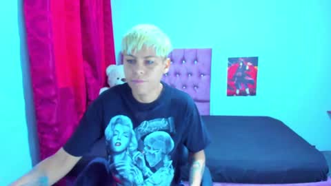 tomboygirl69 online show from February 2, 2025, 3:39 pm