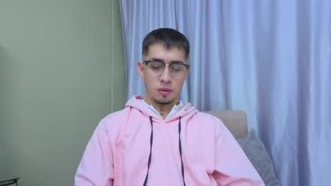 Snapshot of tommas_johnson chatting on May 3, 2026, 12:22 pm Tomas online show from May 3, 2026, 12:22 pm
