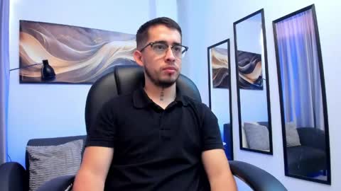 Snapshot of tommas_johnson chatting on May 25, 2026, 12:44 pm Tomas online show from May 25, 2026, 12:44 pm