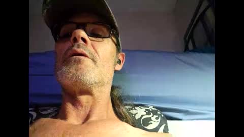 Snapshot of tommgunn25 chatting on April 22, 2026, 5:32 am tommgunn25 online show from April 22, 2026, 5:32 am