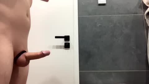 Snapshot of tommkeen chatting on February 26, 2025, 6:04 am Tomm Keen online show from February 26, 2025, 6:04 am