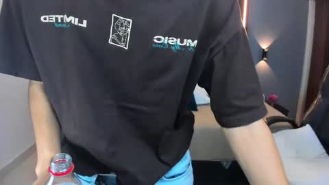 Tommy  online show from November 13, 2025, 4:11 am