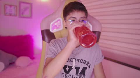 Blue  online show from April 6, 2026, 12:39 pm