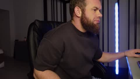 Snapshot of tommy_burnzzz chatting on February 26, 2025, 2:37 am tommy burnzzz online show from February 26, 2025, 2:37 am