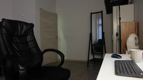  tommy burnzzz  online show from December 17, 2025, 12:55 pm