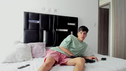 Snapshot of tommy_carlos chatting on January 20, 2025, 2:25 pm   online show from January 20, 2025, 2:25 pm