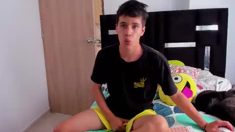 Snapshot of tommy_carlos chatting on September 8, 2025, 4:28 pm   online show from September 8, 2025, 4:28 pm