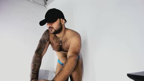 Snapshot of tommy_sccott chatting on October 25, 2025, 1:35 am tommy_sccott online show from October 25, 2025, 1:35 am