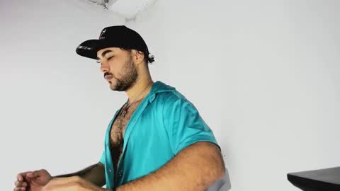 Snapshot of tommy_sccott chatting on November 6, 2025, 10:21 pm tommy_sccott online show from November 6, 2025, 10:21 pm