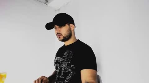 Snapshot of tommy_sccott chatting on November 9, 2025, 9:57 pm tommy_sccott online show from November 9, 2025, 9:57 pm