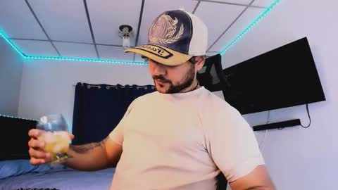 Snapshot of tommy_sccott chatting on December 16, 2025, 10:15 pm tommy_sccott online show from December 16, 2025, 10:15 pm