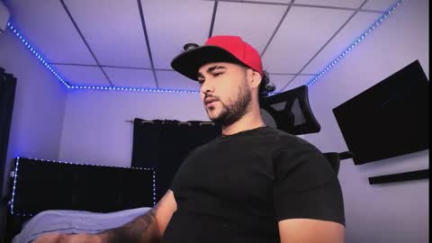 Snapshot of tommy_sccott chatting on February 7, 2026, 9:29 pm tommy_sccott online show from February 7, 2026, 9:29 pm