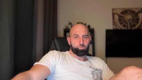 Snapshot of tommyx01 chatting on April 18, 2026, 8:31 pm Thomas Fit online show from April 18, 2026, 8:31 pm