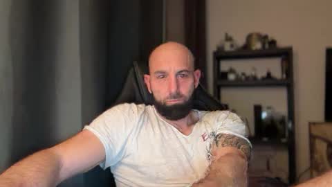 Snapshot of tommyx01 chatting on April 19, 2026, 8:44 pm Thomas Fit online show from April 19, 2026, 8:44 pm