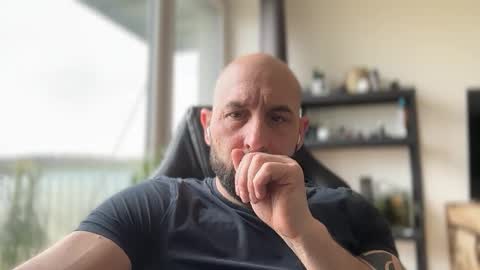 Snapshot of tommyx01 chatting on April 20, 2026, 9:12 am Thomas Fit online show from April 20, 2026, 9:12 am