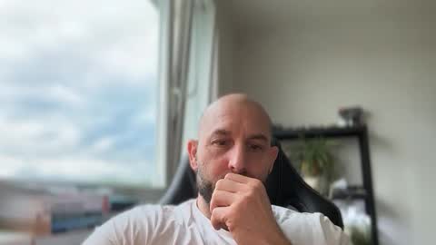 Snapshot of tommyx01 chatting on May 14, 2026, 5:03 am Thomas Fit online show from May 14, 2026, 5:03 am