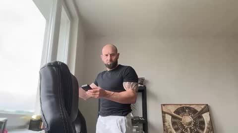 Snapshot of tommyx01 chatting on May 15, 2026, 10:11 am Thomas Fit online show from May 15, 2026, 10:11 am