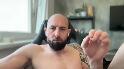 Snapshot of tommyx01 chatting on May 26, 2026, 10:33 am Thomas Fit online show from May 26, 2026, 10:33 am