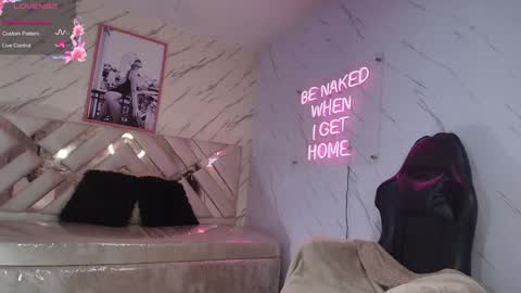 leyla  online show from January 30, 2025, 3:44 am