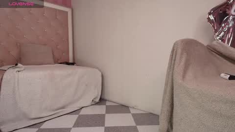 leyla  online show from February 8, 2025, 8:53 pm