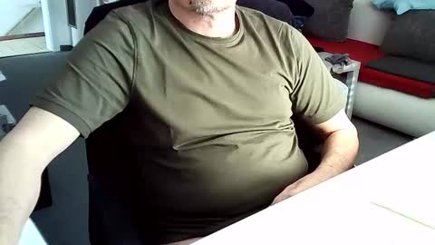 Snapshot of tomtom02029 chatting on February 17, 2025, 12:27 pm Tom online show from February 17, 2025, 12:27 pm