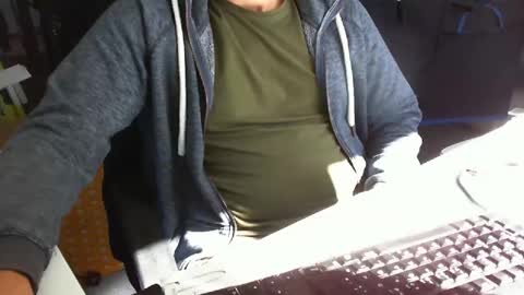 Snapshot of tomtom02029 chatting on September 15, 2025, 9:20 am Tom online show from September 15, 2025, 9:20 am