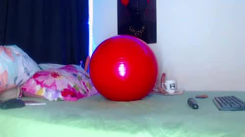 Snapshot of tomyjailen chatting on February 4, 2025, 10:34 pm Tomyjailen online show from February 4, 2025, 10:34 pm